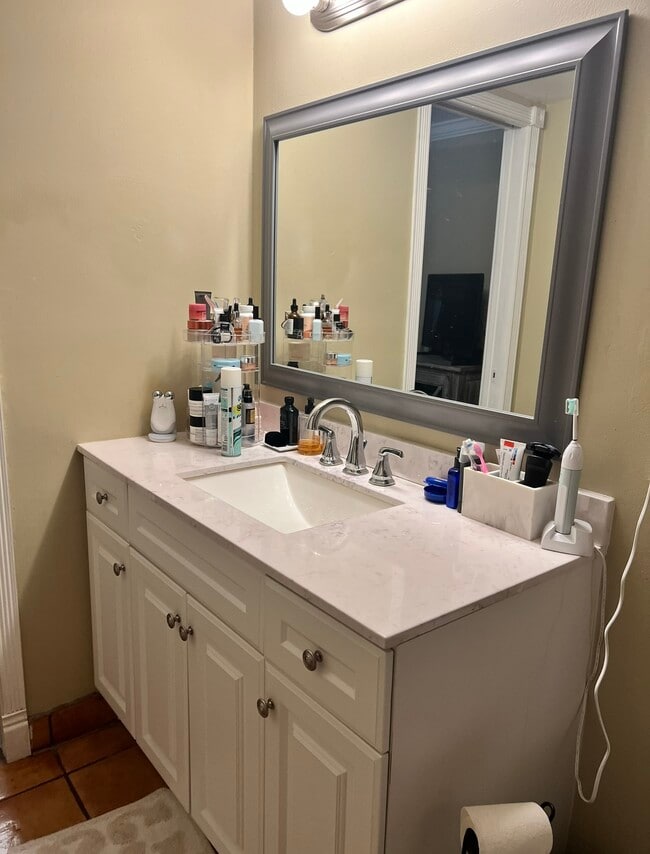 Building Photo - 2455 Lindell Blvd