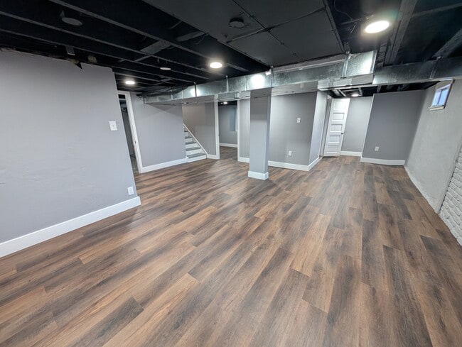 Building Photo - 621 SW Oakley Ave