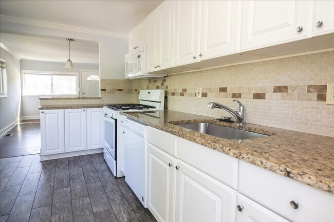 Building Photo - 1096 Herndon St NW