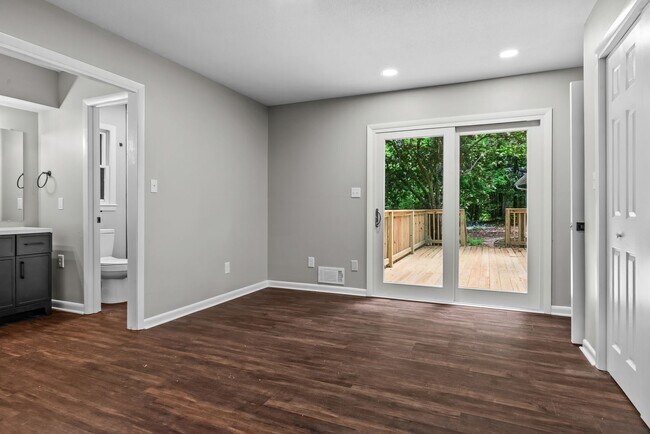 Building Photo - Charming Weatherly Woods Home with In-Law ...