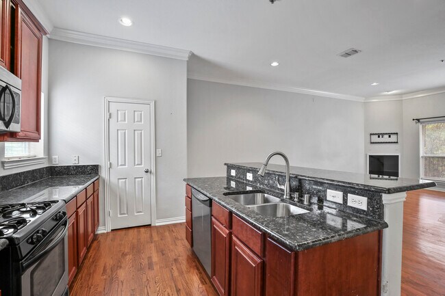 Building Photo - 3119 Cedarplaza Ln