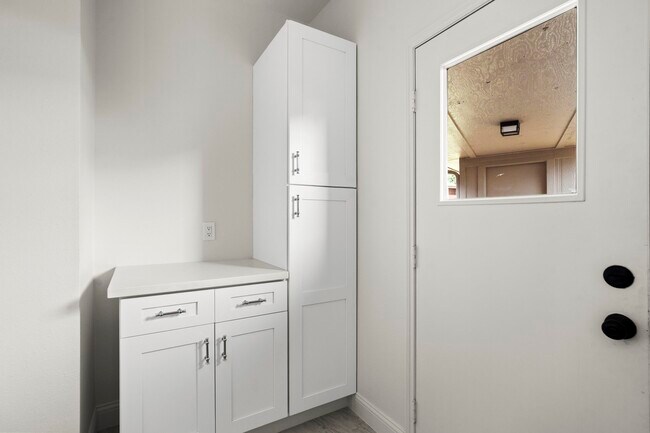 Building Photo - 3223 Country Club Blvd