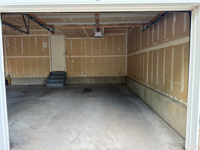 Building Photo - 3000 E 112th Ave