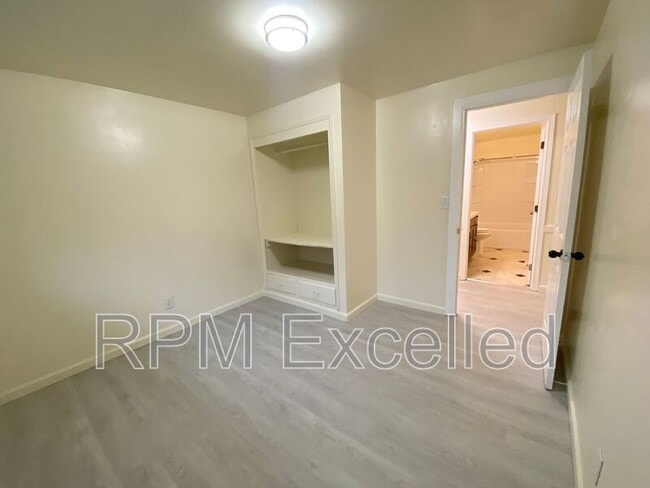 Building Photo - 3216 S 208th St