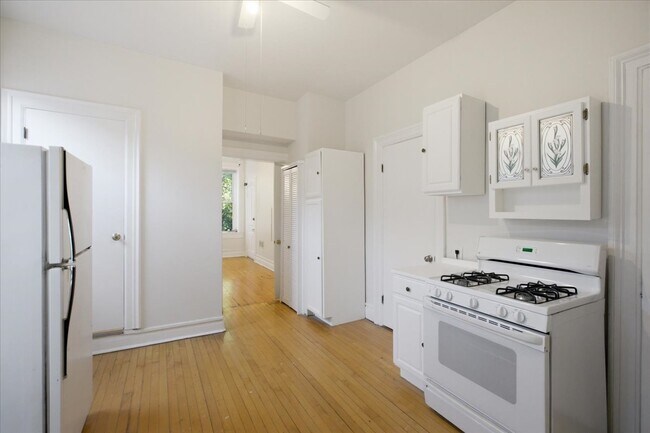 Building Photo - 1616 W Le Moyne St