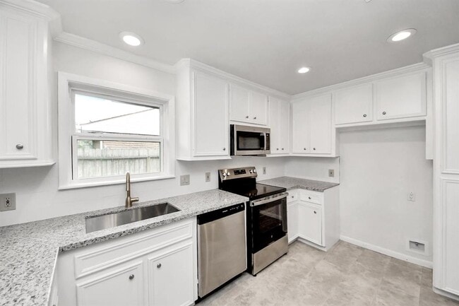 Building Photo - 9615 Meadowvale Dr