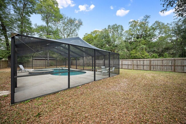 Building Photo - 11750 Village Green Dr