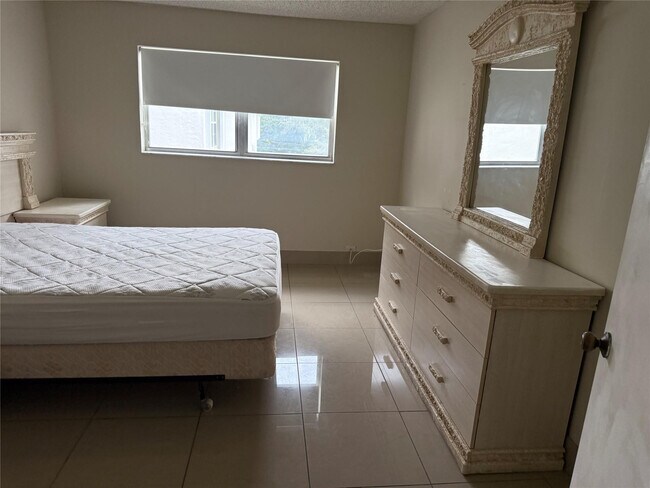 Building Photo - 8135 Sunrise Lakes Blvd