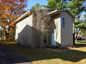 Building Photo - 2 Bedroom Upper Duplex