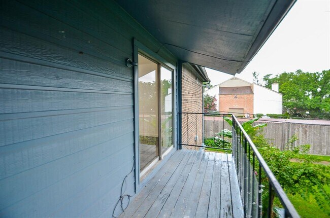Building Photo - 10001 Westpark Dr