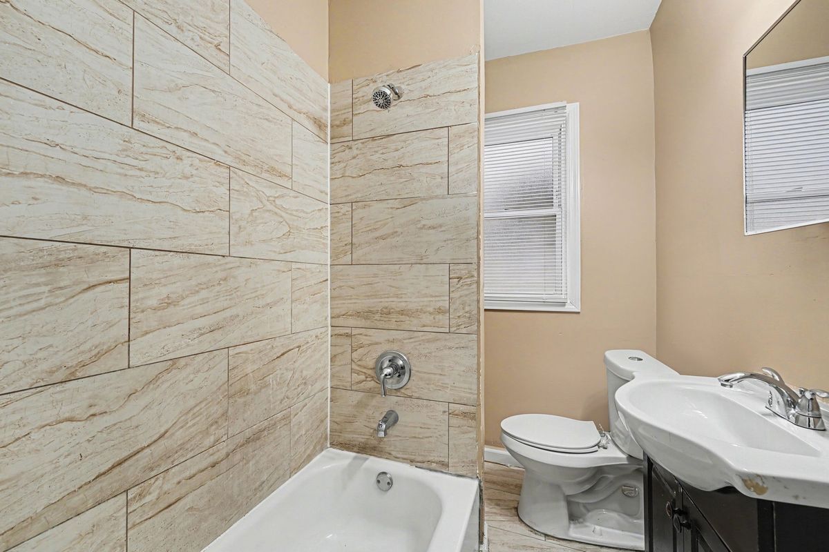 Building Photo - 3226 Carter St