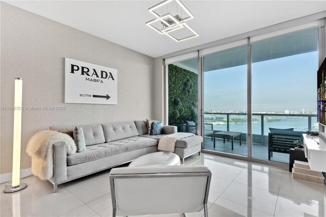 Building Photo - 900 Biscayne Blvd