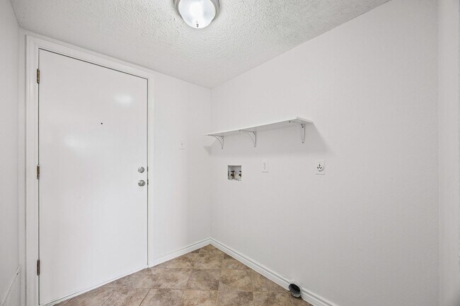 Building Photo - 2630 Alcott Ln