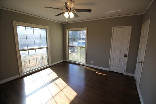 Building Photo - 4303 Delmar Ave