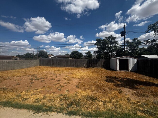 Building Photo - 3 Bed 2 Bath Ready to Rent ASAP!
