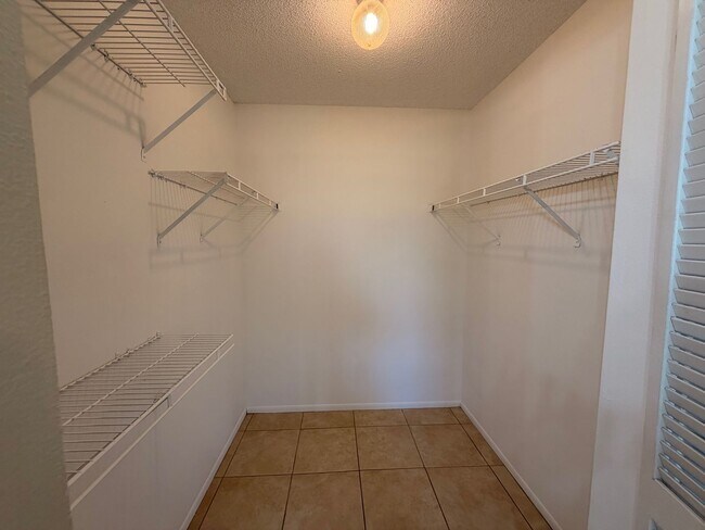 Building Photo - 2128 Hively St