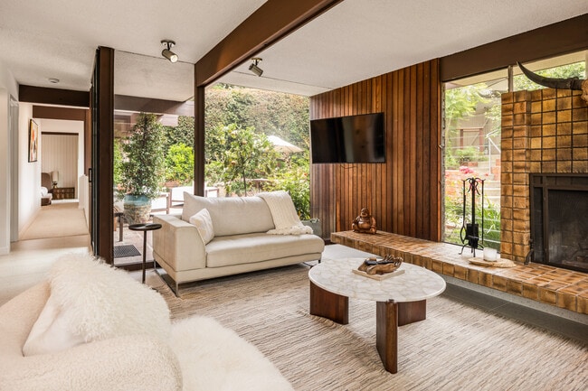 Building Photo - 459 Culebra St