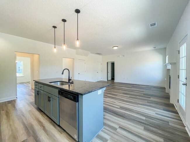 Building Photo - 549 Meloney Dr