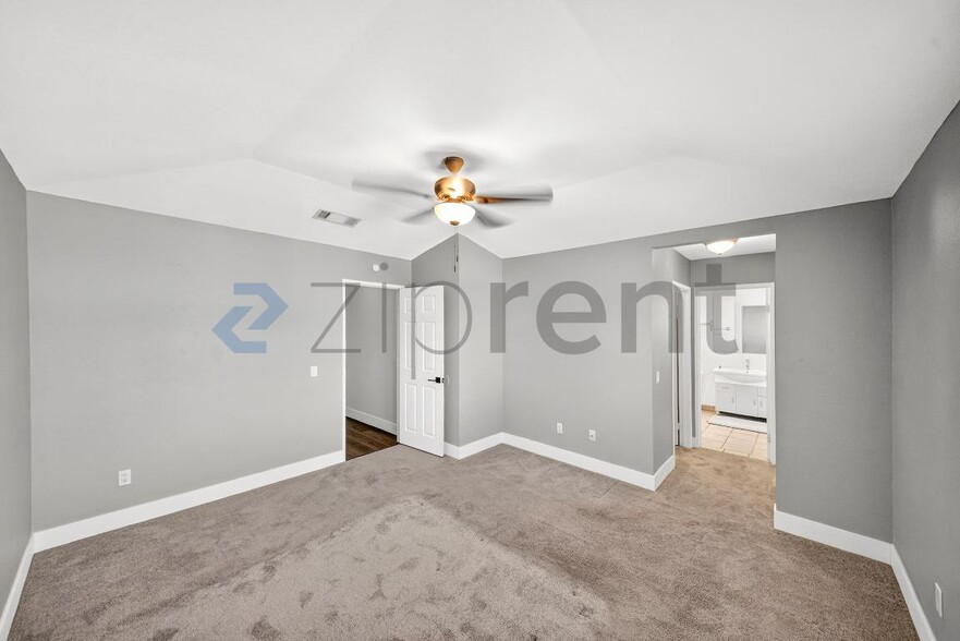 Building Photo - 318 Mesa Verde Ave