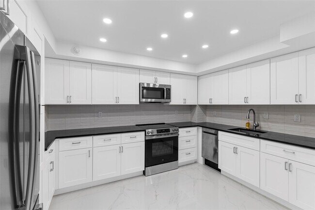 Building Photo - 3750 Galt Ocean Dr