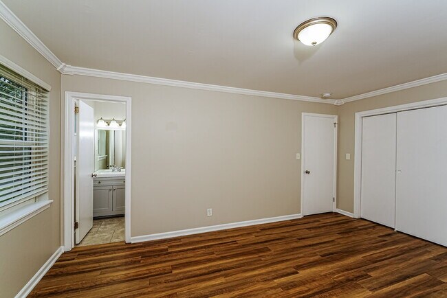 Building Photo - 1831 Mara Dr NE