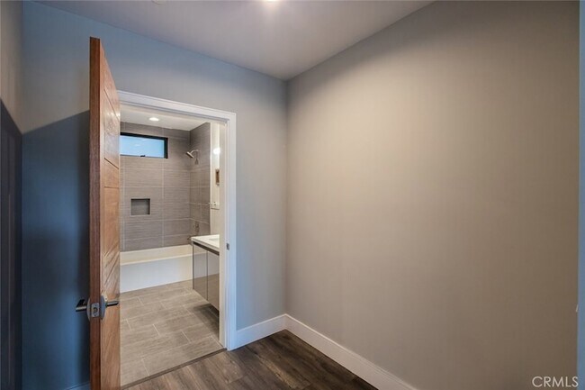 Building Photo - 330 Salem St