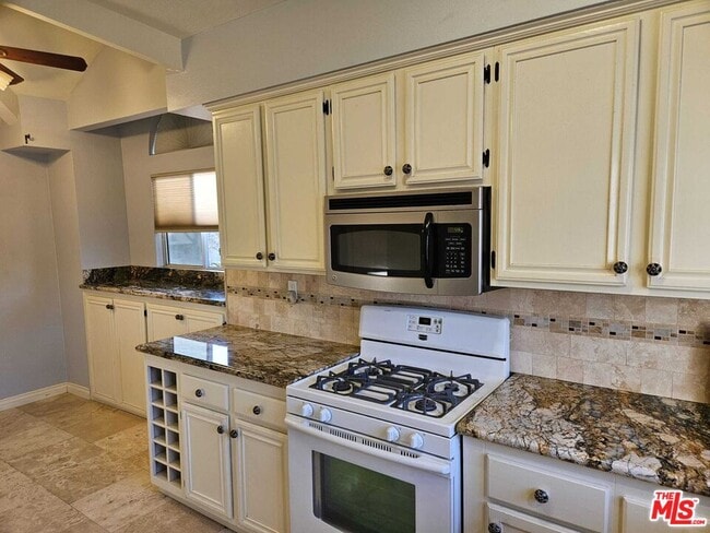 Building Photo - 290 Ridgeton Ln