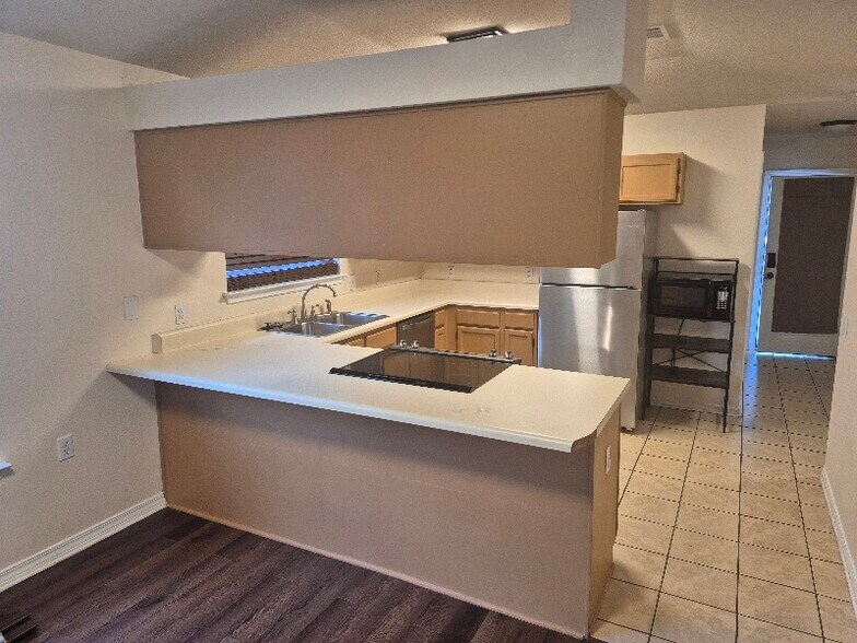 Building Photo - 1108 Sweetbriar St