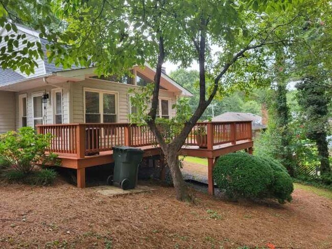 Deck - 5612 N Hills Dr