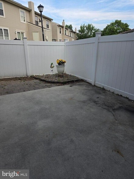 Building Photo - 251 Fir Tree Ct