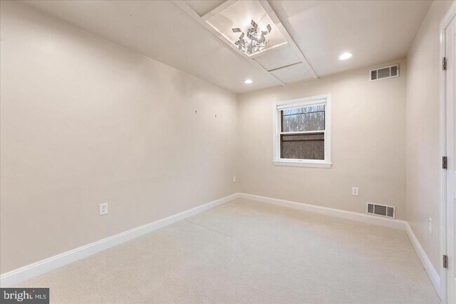 Building Photo - 9036 Jeffery Rd