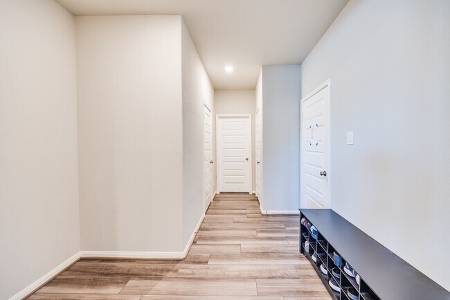 Building Photo - 2107 Cherryvale Dr