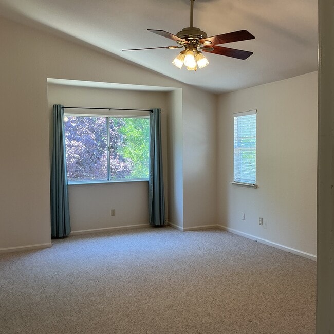 Building Photo - 8852 Gemwood Way