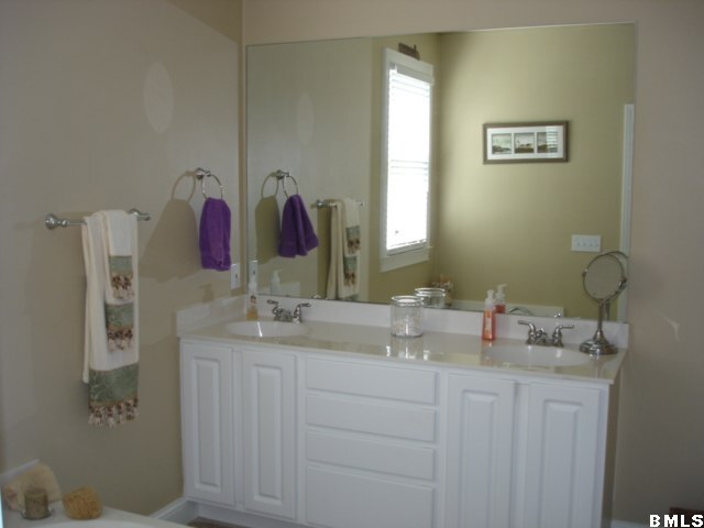 Building Photo - 45 Holbrook Dr