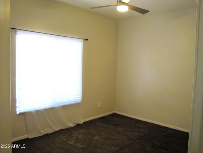 Building Photo - 1046 Estancia Dr