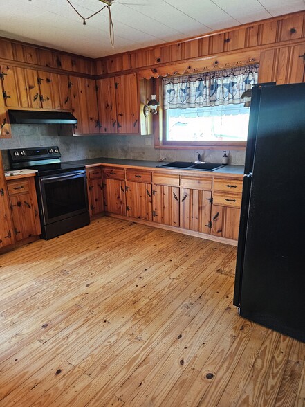 kitchen - 13 Williams Ln