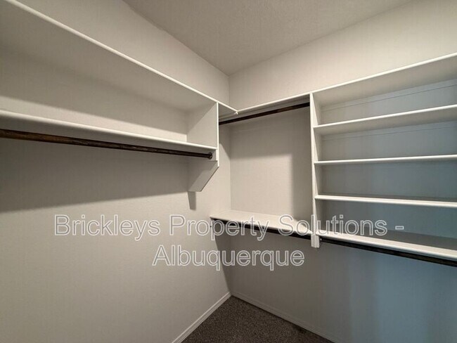 Building Photo - 6118 Chicago Dr SE
