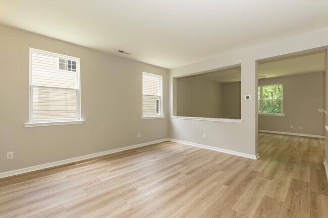 Building Photo - Four Bedroom Home in Sought After Neighborhood!