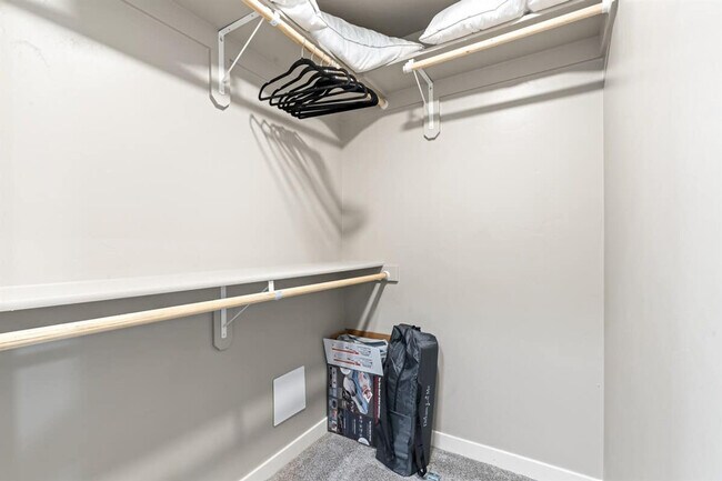 Building Photo - 16730 Suffolk Ave