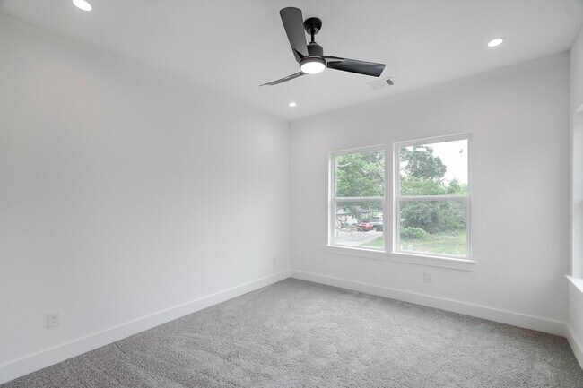 Building Photo - 7903 Sunnyhill St