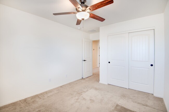 Building Photo - 12038 W Briles Rd