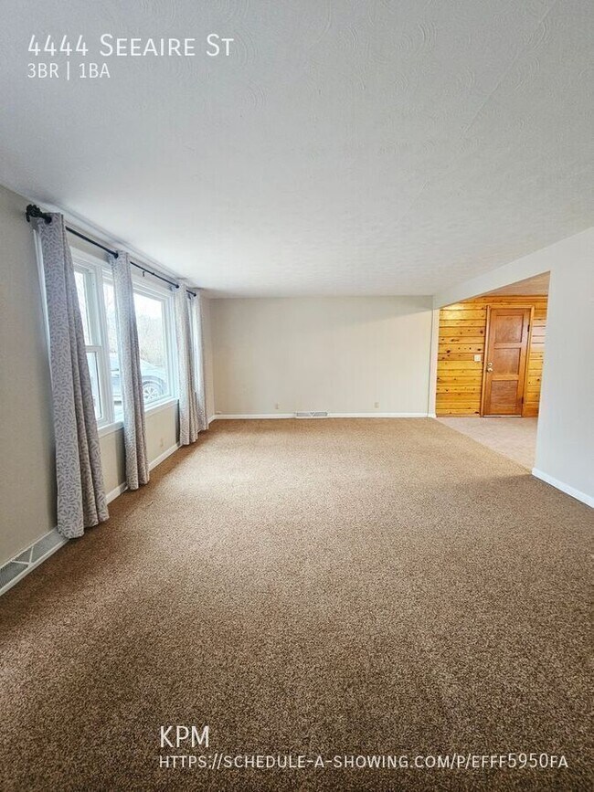 Building Photo - 4444 Seeaire St