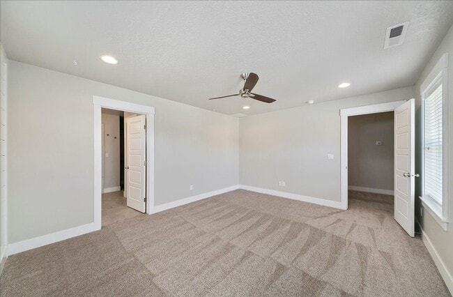 Building Photo - Eagle Townhome with Upscale Finishes!