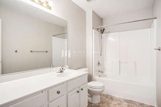 Building Photo - Beautiful 4 Bedroom Bellevue Home