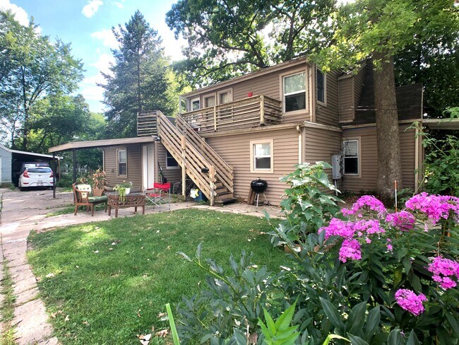 Building Photo - 1817 Spohn Ave