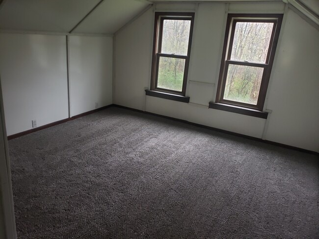 Building Photo - 247 Henricks Rd