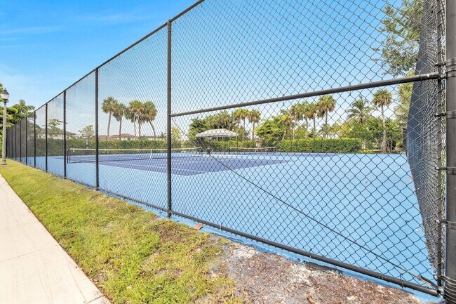 Building Photo - 1304 Whitcombe Dr