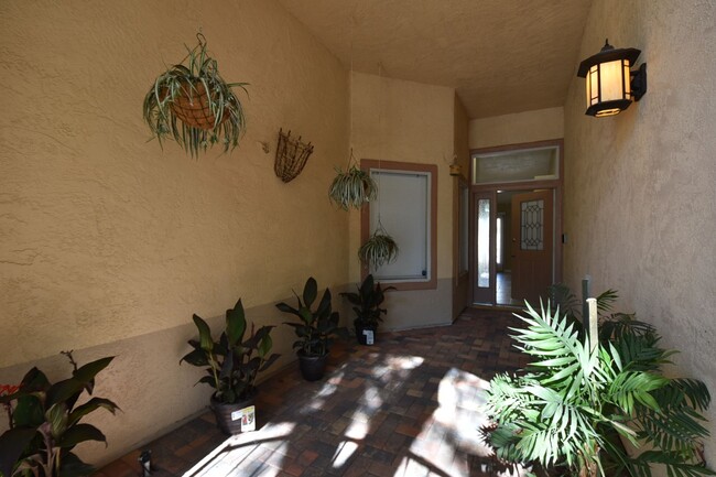 Building Photo - Amazing 3 Bedroom House at Desert Shores!