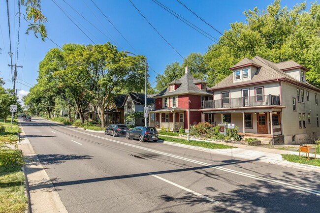 Building Photo - 1042 E Gorham St