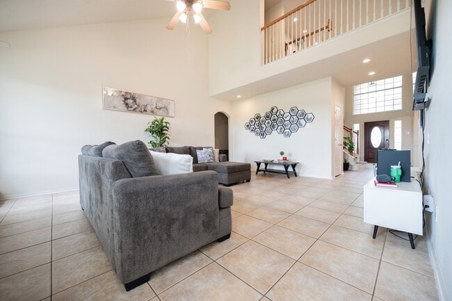 Building Photo - 1823 Blue Water Bay Dr